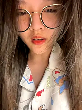 Krixxi22 online show from December 2025 04:16:01 PM