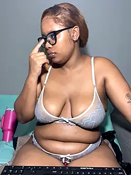 MimiCurves online show from November 2025 08:30:01 PM