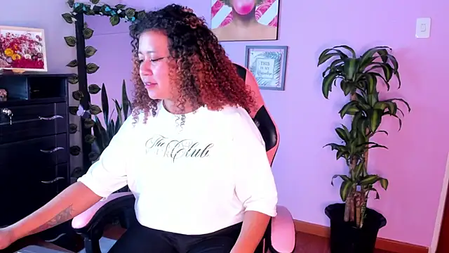 Kenia tompson01 online show from January 2026 06:21:02 PM