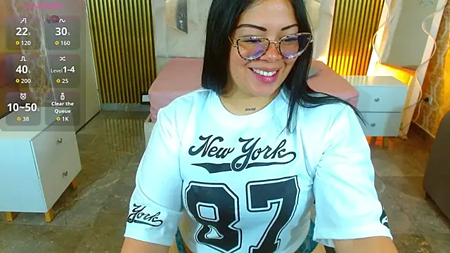 martinna tay online show from December 2025 03:22:01 AM