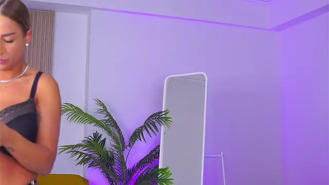 Snapshot of LovingBlondie chatting on January 2025 04:55:01 AM LovingBlondie online show from January 2025 04:55:01 AM