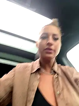 Snapshot of LovingBlondie chatting on September 2025 06:24:02 AM LovingBlondie online show from September 2025 06:24:02 AM