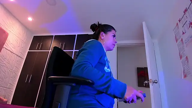 Charlotte Ice1 online show from February 2025 05:16:01 PM