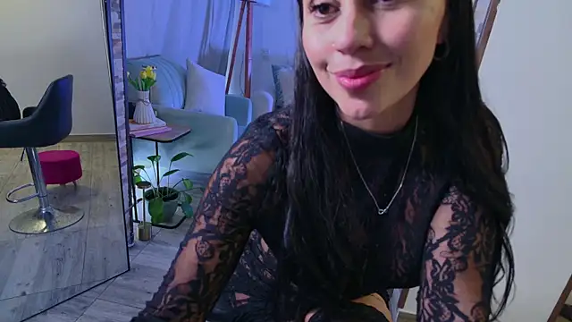 Snapshot of Miarouss3 chatting on January 2025 03:32:01 PM Miarouss3 online show from January 2025 03:32:01 PM