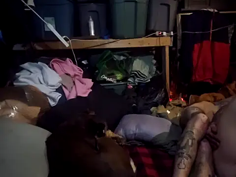 hungandtatted666 online show from September 2025 11:43:02 AM