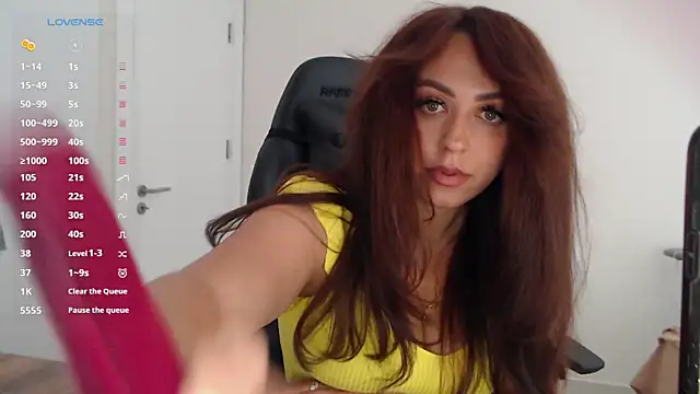 Snapshot of _Just_a_queen_3 chatting on May 2026 11:29:02 AM Just a queen 3 online show from May 2026 11:29:02 AM