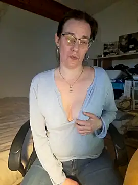 SpiceLea online show from February 2025 04:46:01 PM