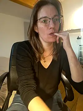 SpiceLea online show from March 2025 05:18:01 PM