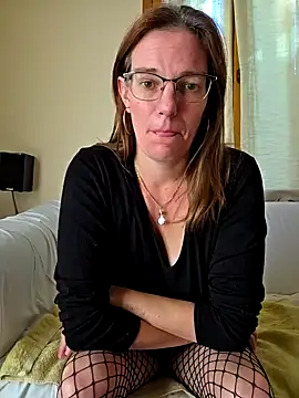 SpiceLea online show from September 2025 01:35:02 PM