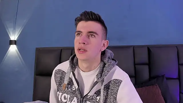 MikaelSlow online show from October 2025 04:24:01 AM