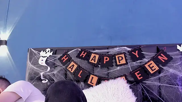 MikaelSlow online show from October 2025 04:02:02 AM