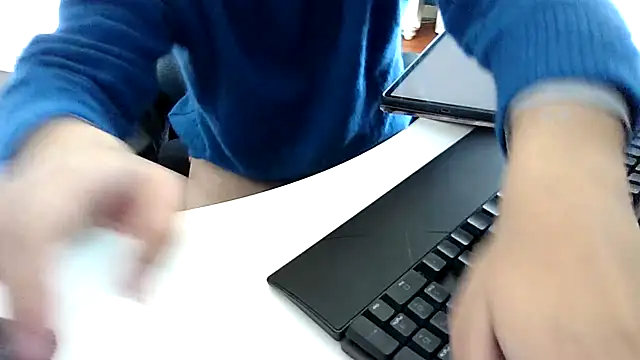 Snapshot of big-pig chatting on February 2025 01:40:01 AM big-pig online show from February 2025 01:40:01 AM