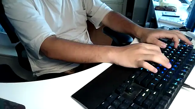 Snapshot of big-pig chatting on October 2025 08:23:01 AM big-pig online show from October 2025 08:23:01 AM