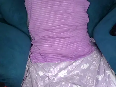 Snapshot of SquirtQueen222 chatting on December 2024 10:50:01 PM SquirtQueen222 online show from December 2024 10:50:01 PM