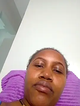 Snapshot of SquirtQueen222 chatting on December 2024 04:45:02 AM SquirtQueen222 online show from December 2024 04:45:02 AM