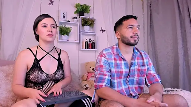 Idara and Edahi01 online show from February 2025 05:01:02 PM