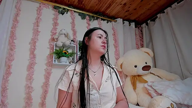 Idara and Edahi01 online show from October 2025 07:36:02 PM