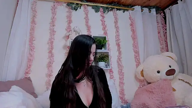 Idara and Edahi01 online show from October 2025 04:02:02 PM