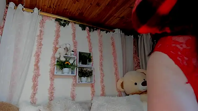 Idara and Edahi01 online show from November 2025 01:33:02 PM