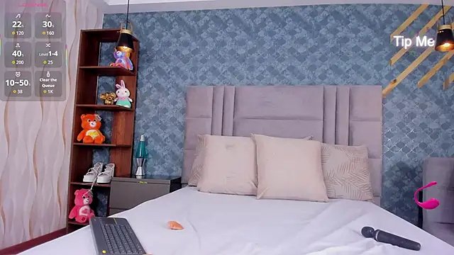 NiiaMoore online show from October 2025 10:18:02 PM