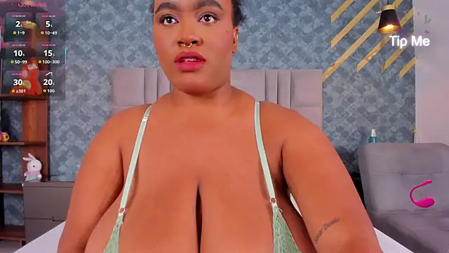 NiiaMoore online show from December 2025 08:28:02 PM