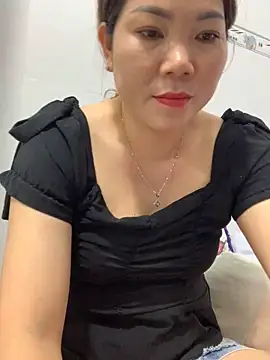 Baby-bigtits online show from February 2025 02:00:01 PM