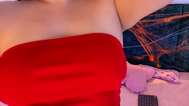 AgathaLynx online show from November 2025 12:40:02 PM