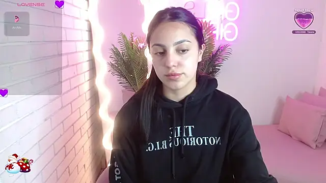 Snapshot of Pia_tay chatting on December 2024 08:11:02 AM Pia tay online show from December 2024 08:11:02 AM