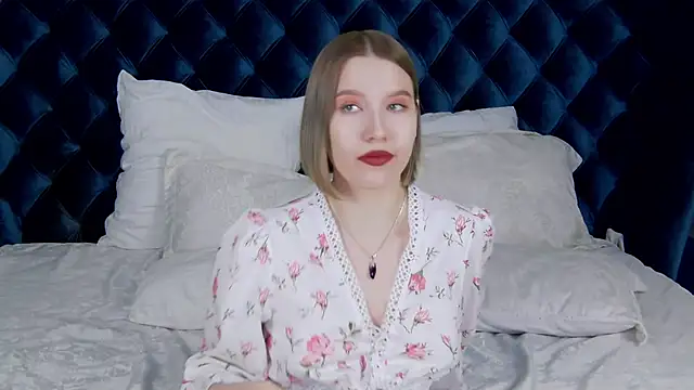 LiliLinn online show from January 2025 10:38:02 AM