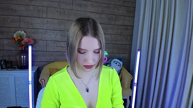 LiliLinn online show from January 2025 10:34:01 AM