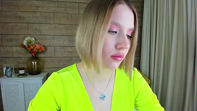 LiliLinn online show from February 2025 07:34:01 AM