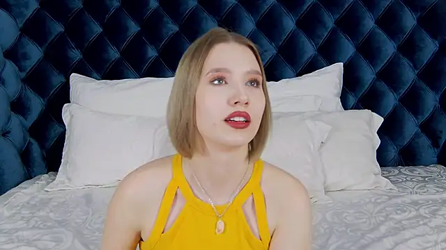 LiliLinn online show from February 2025 11:01:02 AM