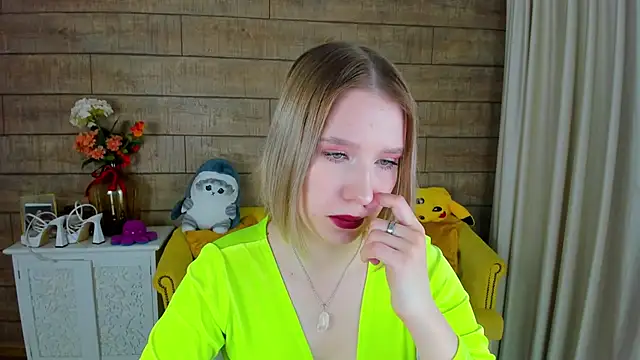 LiliLinn online show from February 2025 11:20:01 AM