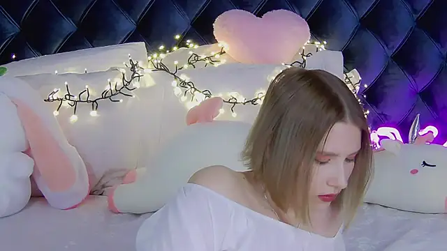 LiliLinn online show from March 2025 11:16:01 AM