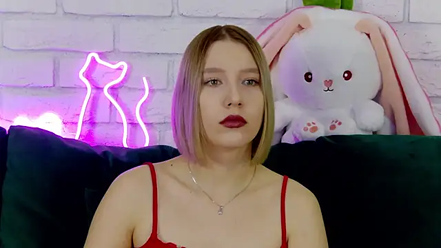 LiliLinn online show from March 2025 05:00:02 AM