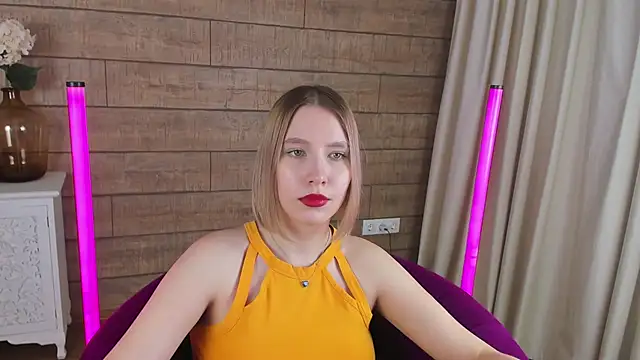 LiliLinn online show from March 2025 02:12:02 PM