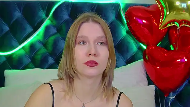 LiliLinn online show from November 2025 04:54:02 AM