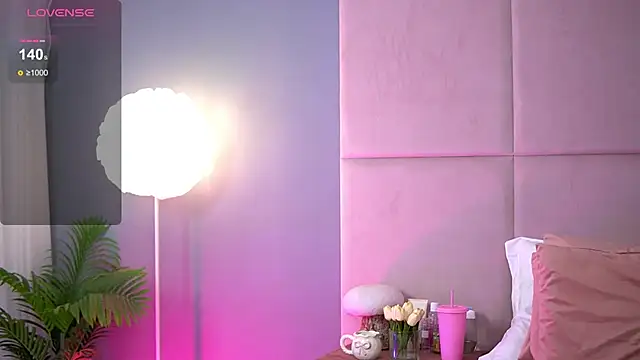 AlmaLuv online show from September 2025 03:06:02 AM