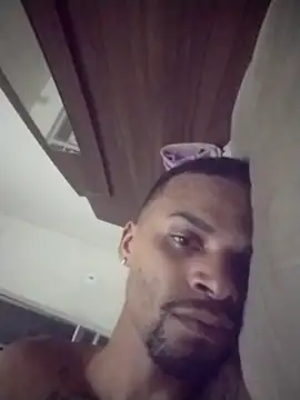 Snapshot of Samuelpau chatting on November 2025 02:00:01 AM Samuelpau online show from November 2025 02:00:01 AM