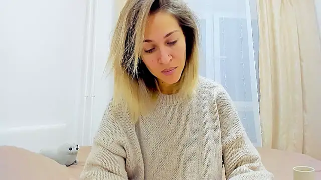 Snapshot of Mona_Cruz chatting on December 2024 05:07:01 AM Mona Cruz online show from December 2024 05:07:01 AM