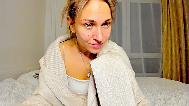 Snapshot of Mona_Cruz chatting on March 2025 09:45:01 PM Mona Cruz online show from March 2025 09:45:01 PM