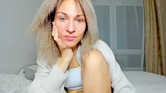 Snapshot of Mona_Cruz chatting on March 2025 09:05:02 PM Mona Cruz online show from March 2025 09:05:02 PM