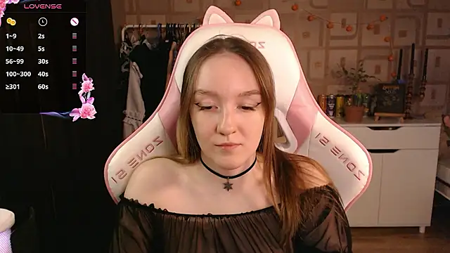 Snapshot of MoonlishSiren chatting on December 2024 09:13:01 PM MoonlishSiren online show from December 2024 09:13:01 PM