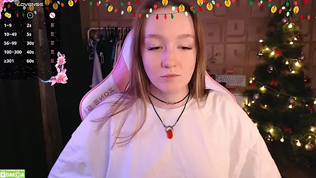 Snapshot of MoonlishSiren chatting on December 2024 06:12:02 PM MoonlishSiren online show from December 2024 06:12:02 PM