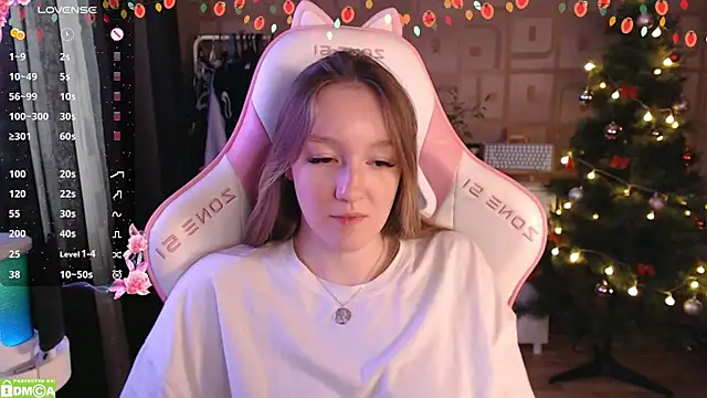 Snapshot of MoonlishSiren chatting on December 2024 09:05:02 AM MoonlishSiren online show from December 2024 09:05:02 AM