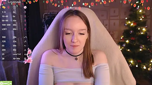 Snapshot of MoonlishSiren chatting on December 2024 09:43:01 PM MoonlishSiren online show from December 2024 09:43:01 PM
