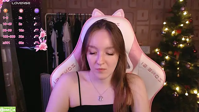 Snapshot of MoonlishSiren chatting on January 2025 08:11:02 PM MoonlishSiren online show from January 2025 08:11:02 PM
