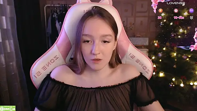 Snapshot of MoonlishSiren chatting on January 2025 06:38:01 PM MoonlishSiren online show from January 2025 06:38:01 PM