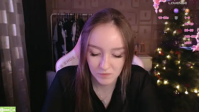 Snapshot of MoonlishSiren chatting on January 2025 08:58:02 PM MoonlishSiren online show from January 2025 08:58:02 PM