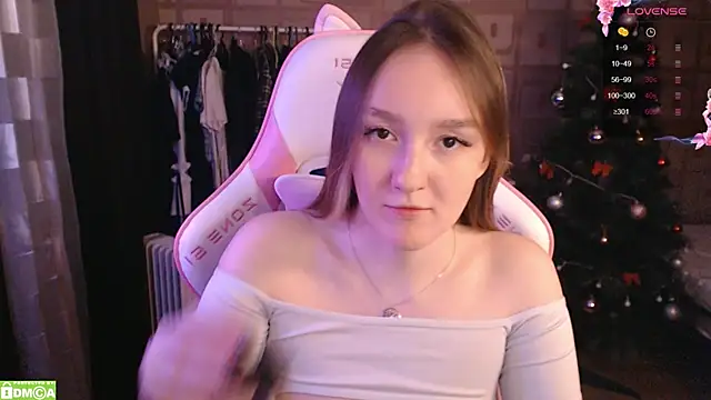 Snapshot of MoonlishSiren chatting on January 2025 08:19:02 PM MoonlishSiren online show from January 2025 08:19:02 PM